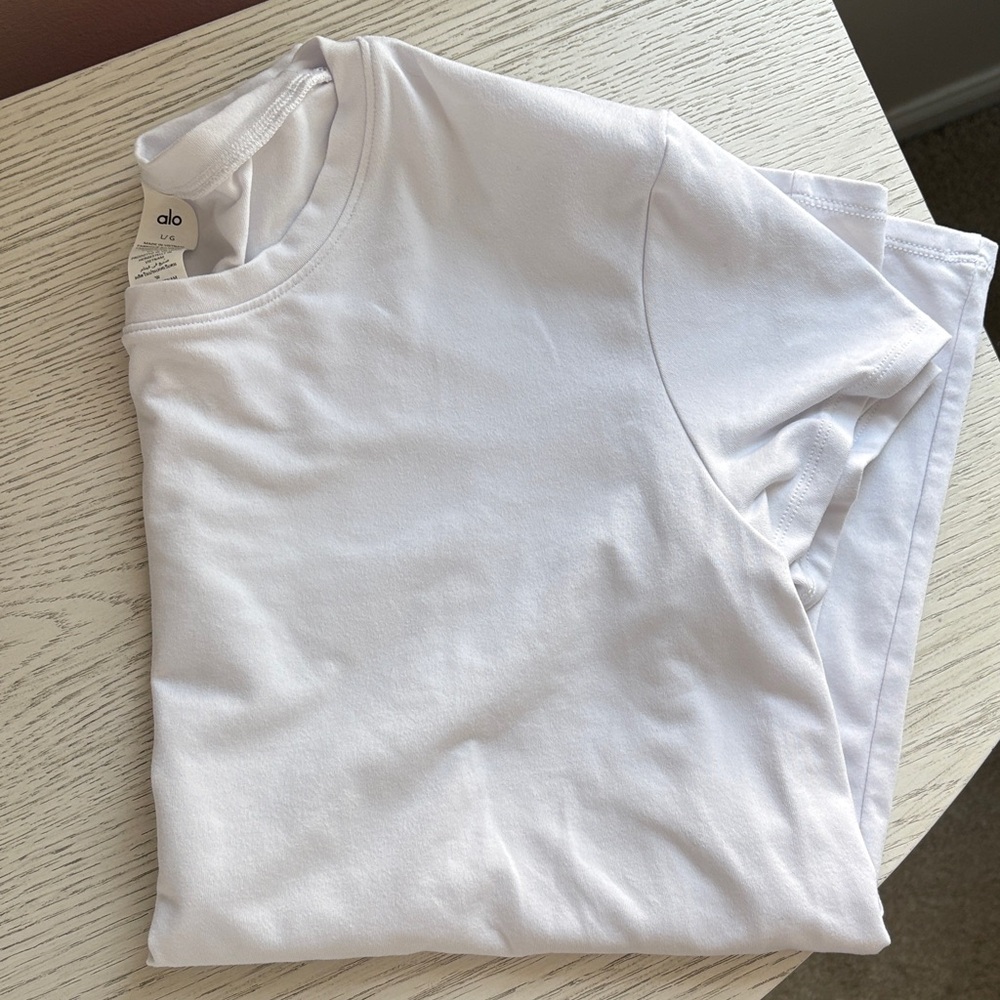 ALO Yoga White Short Sleeve Tee